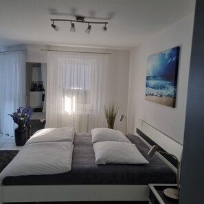 Iron/ironing board, WiFi, bed sheets