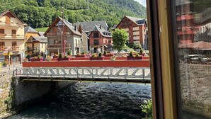 Trippelrum - utsikt mot bergen | Interiör