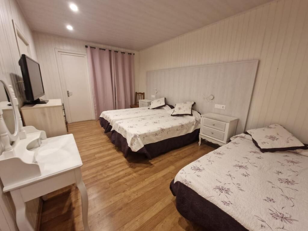 Kolmen hengen huone, vuoristonäköala