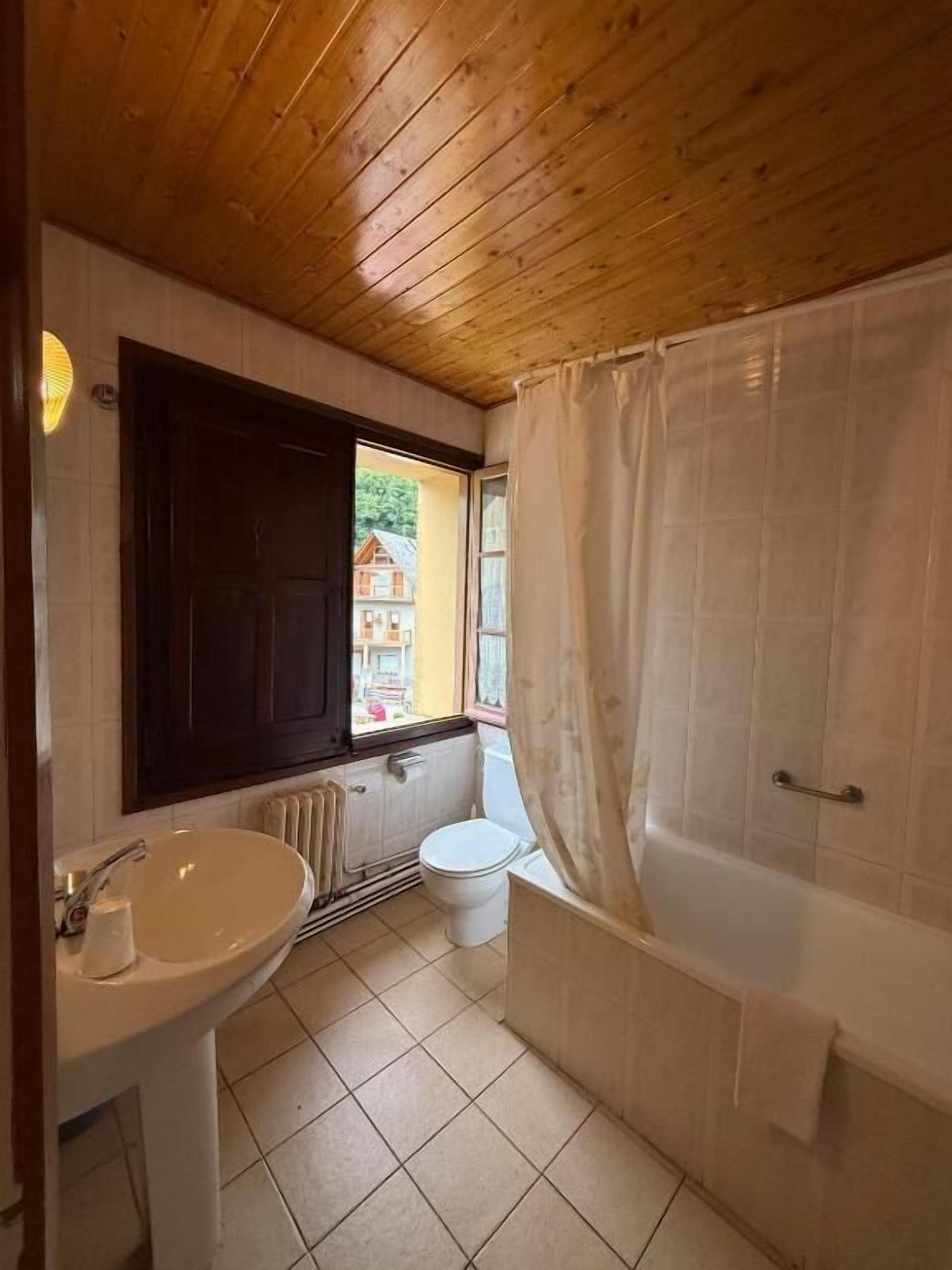Habitación individual, vista al río | Baño