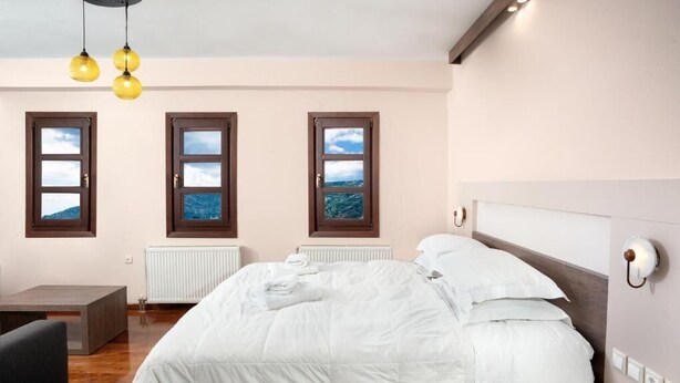 1 bedroom, desk, travel cot, WiFi - Erofili Hotel - Junior Suite with Panoramic View (Portaria)