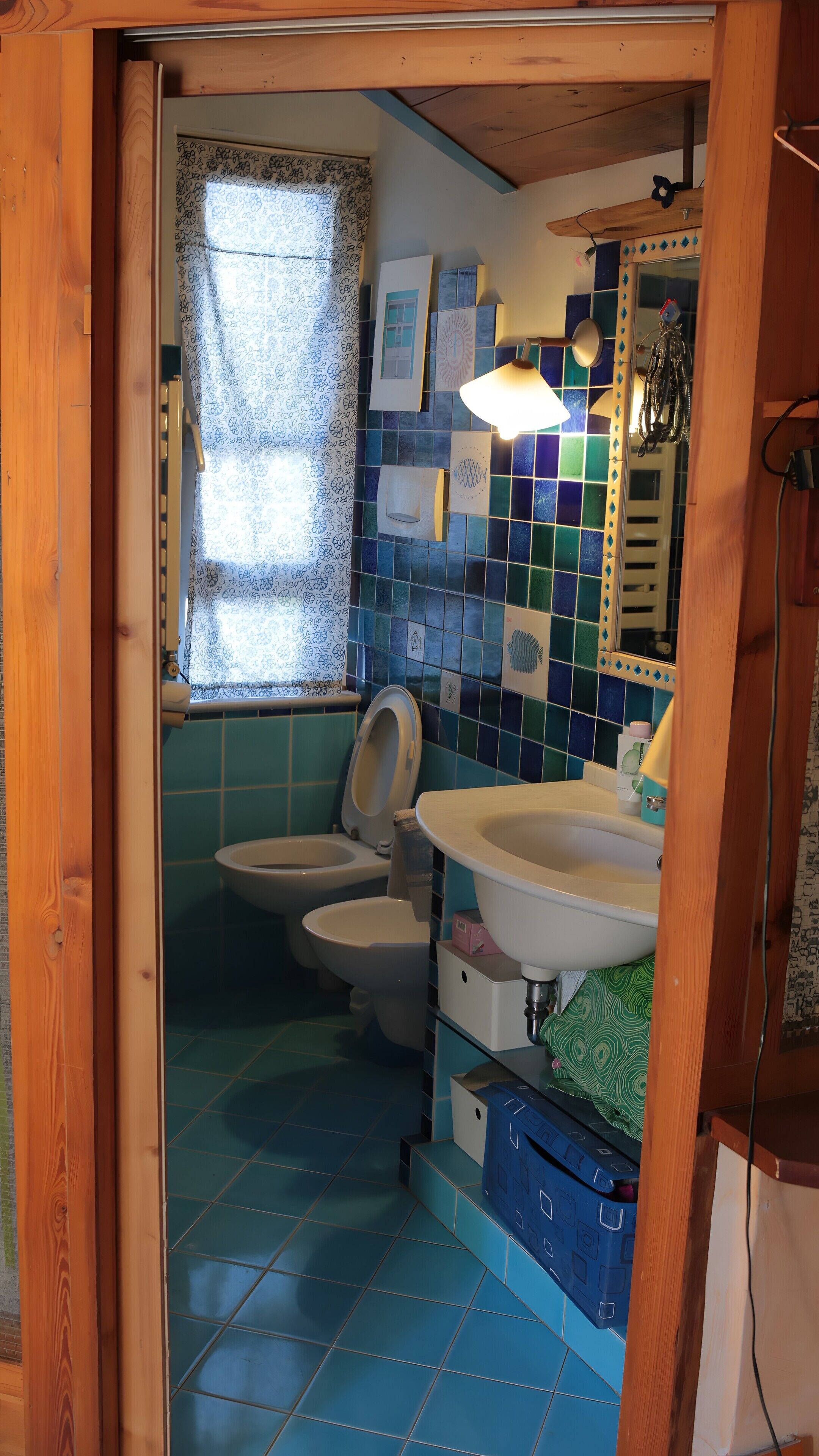 Douche, sèche-cheveux, serviettes fournies