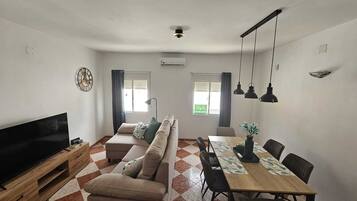 Apartment, 3 Bedrooms, Smoking, Balcony | Living room