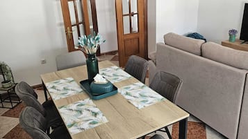 Apartment, 3 Schlafzimmer, Raucher, Balkon | Esszimmer