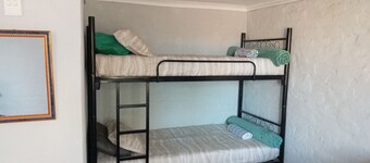 Cozy Self Catering Unit in De Wet Street