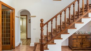 A wooden staircase with a handrail, leading to an upper floor. - Villa 'Russadir' with Private Pool, Wi-Fi and Air Conditioning (Santanyí)