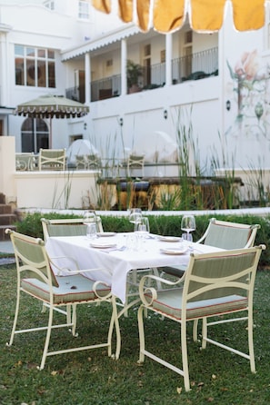 Outdoor dining - Zomerlust Boutique Hotel (Paarl)