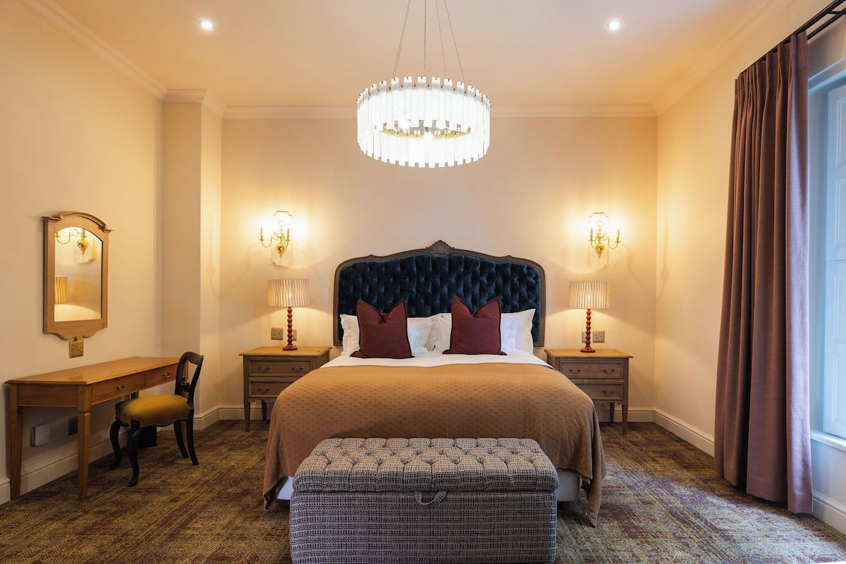 Deluxe Double or Twin Room, Garden View | Minibar (free items), in-room safe, desk, laptop workspace