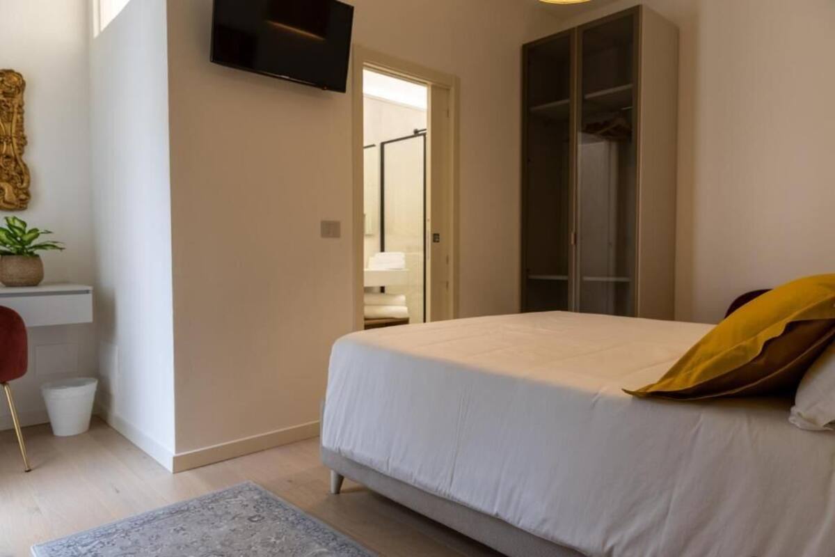 Deluxe Double Room | In-room safe, blackout drapes, WiFi (free)