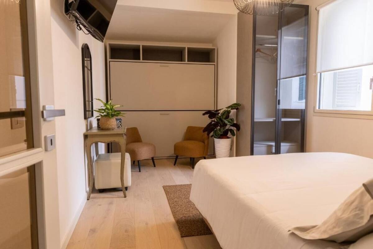Deluxe Quadruple Room | In-room safe, blackout drapes, WiFi (free)