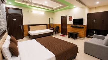 Executive Room | Desk, WiFi (free)