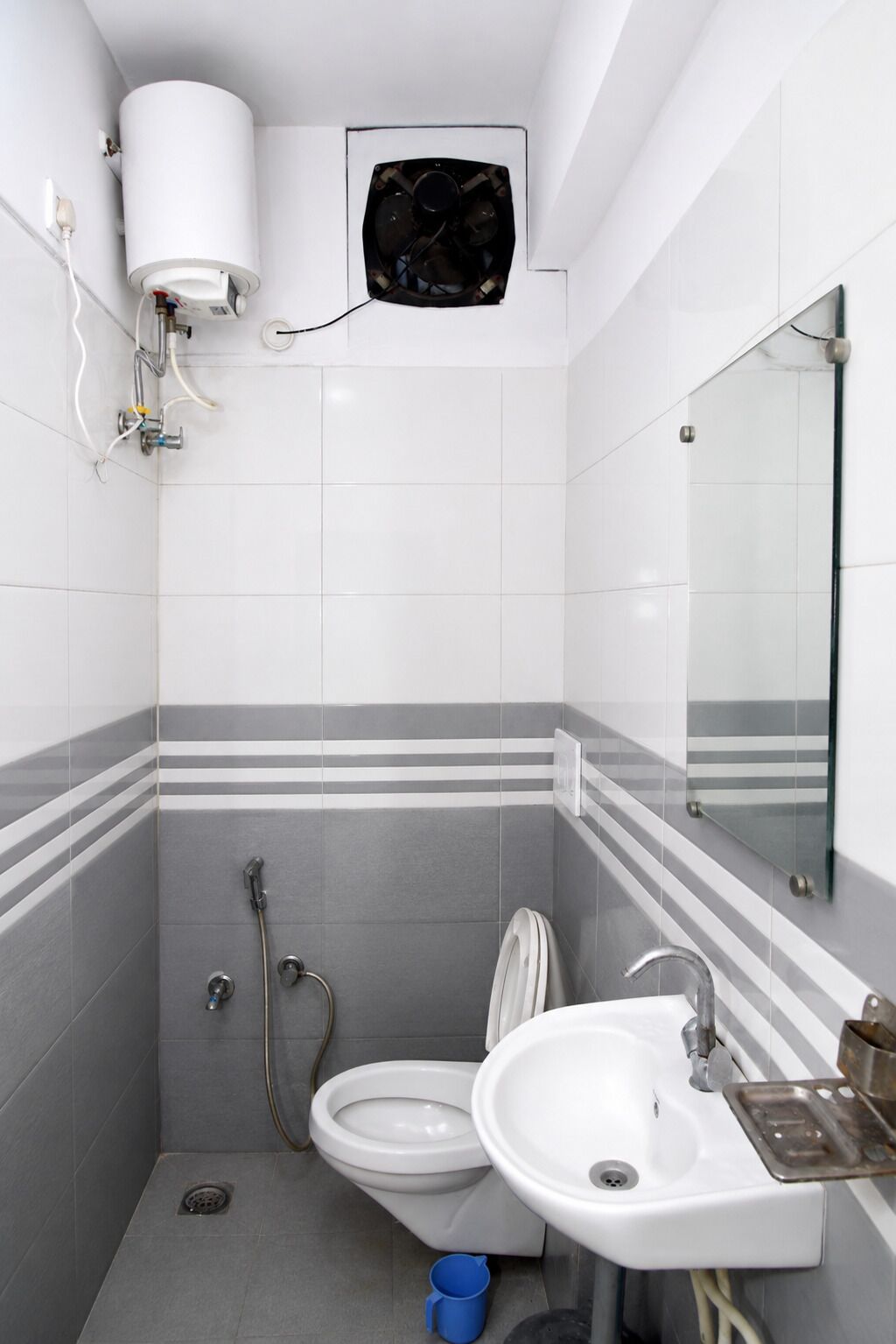 Deluxe Room | Bathroom | Shower, free toiletries, towels, soap