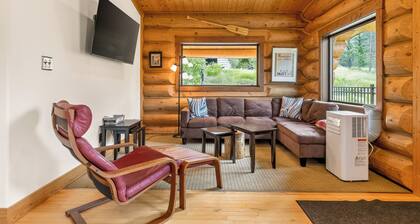 Modern Farm Chalet. 10-Min Drive to Koocanusa