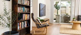 Yarri House- walk to shops, estuary and beach!