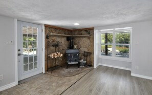 Interior - Private riverside acre in the heart of Grey county (Chatsworth)