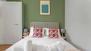 2 bedrooms, iron/ironing board, Internet, bed sheets