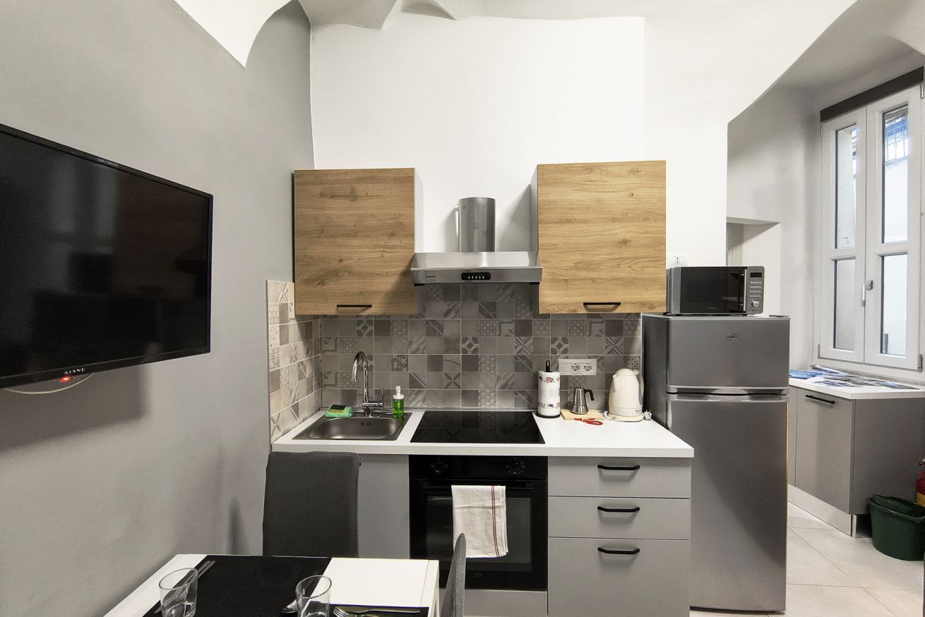 Kühlschrank, Mikrowelle, Eiswürfelbereiter