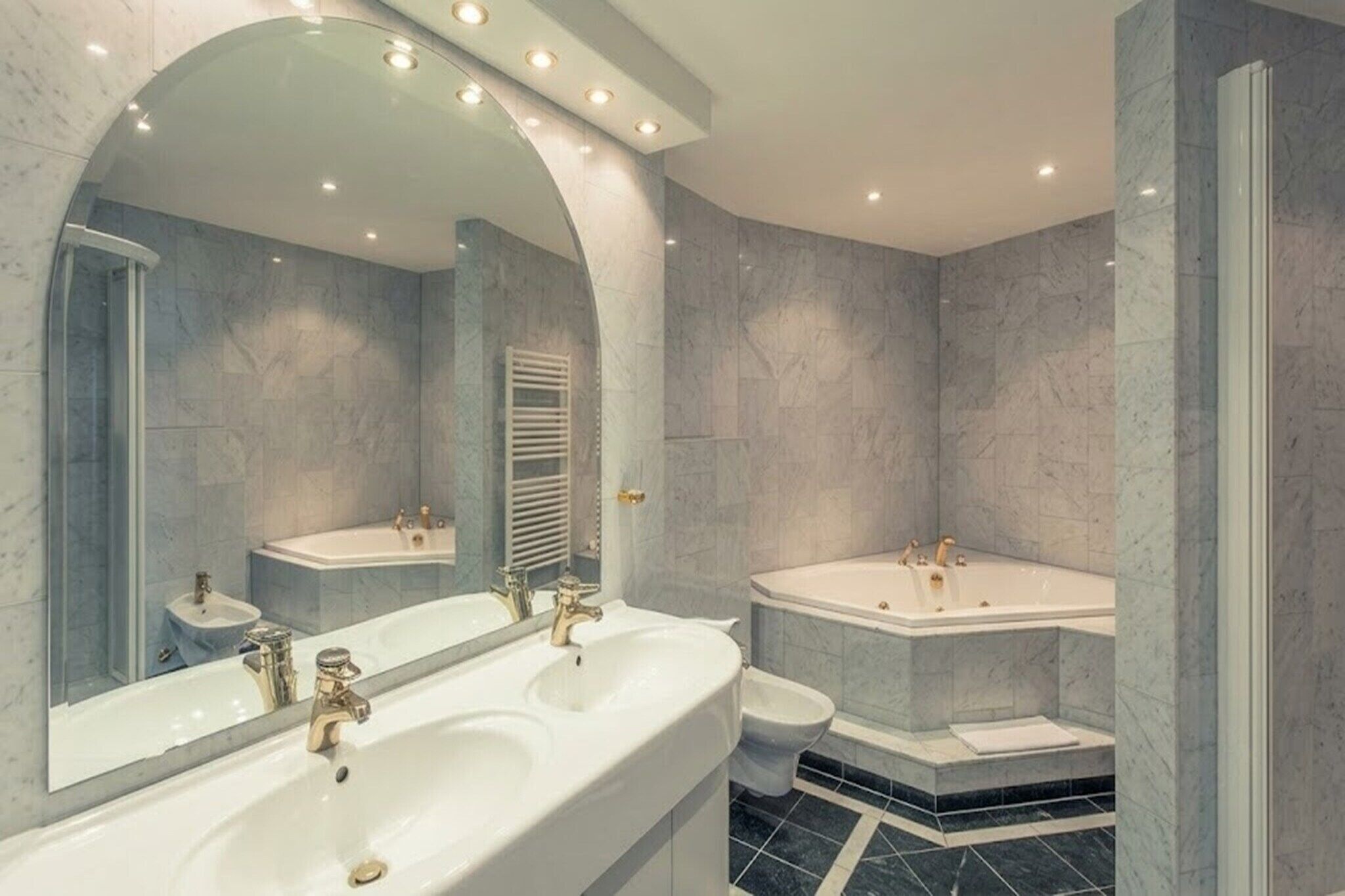 Dusche, Haartrockner, Bidet