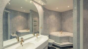 Dusche, Haartrockner, Bidet