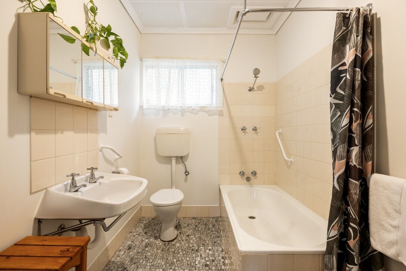 Hair dryer, towels