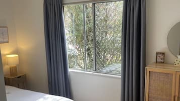 2 Schlafzimmer, Schreibtisch, Bügeleisen/Bügelbrett, WLAN