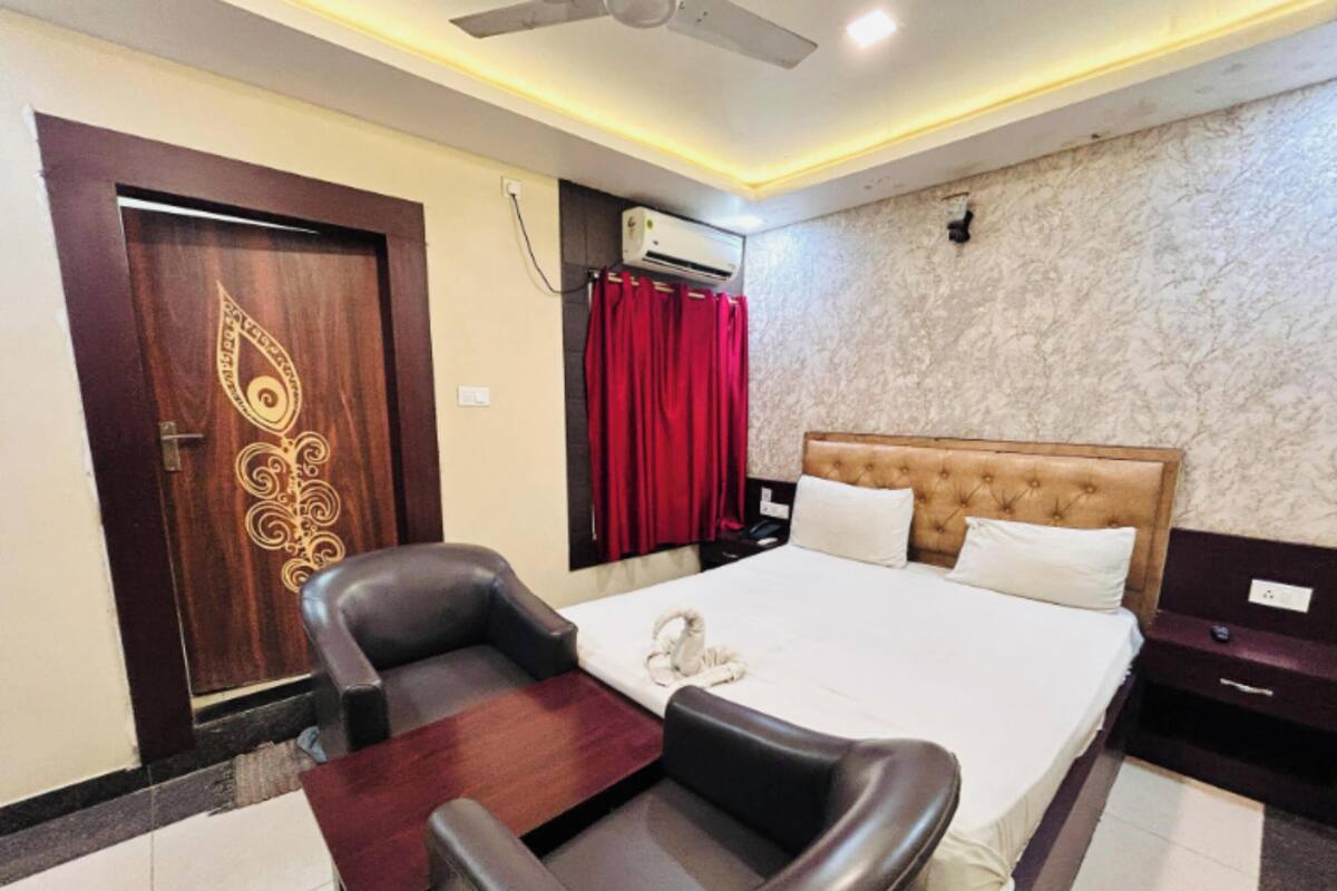 Deluxe Double Room, Air conditioning, City View | Desk, WiFi (free)