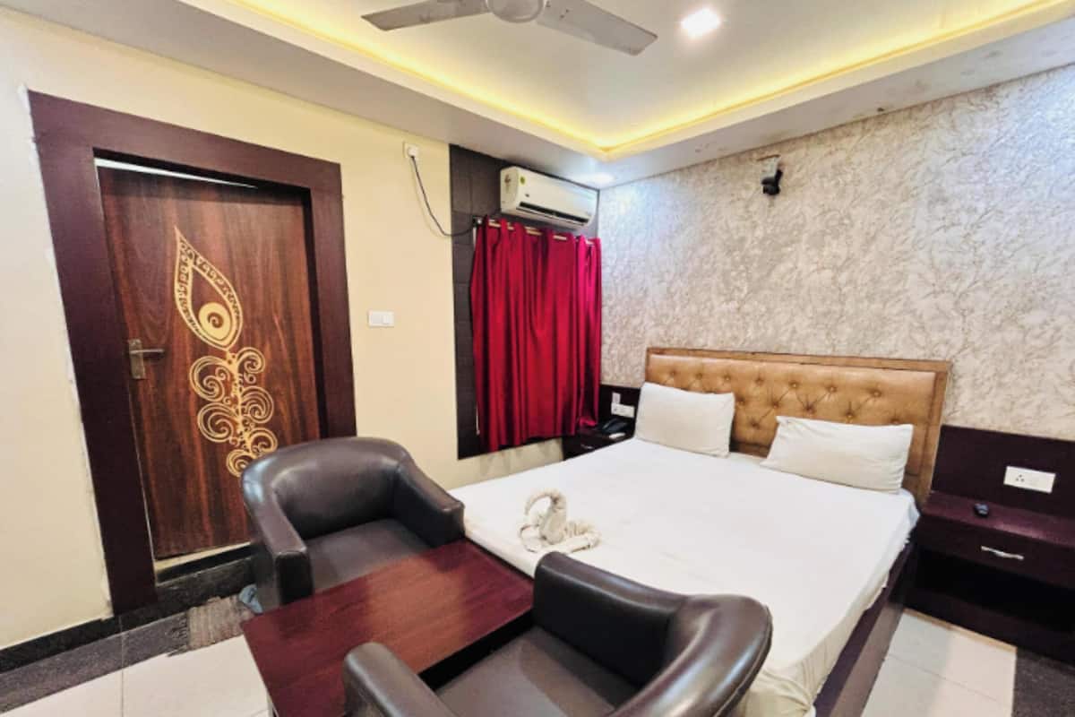 Phòng đôi Deluxe, máy điều hòa, quang cảnh thành phố | Bàn, truy cập Internet không dây miễn phí