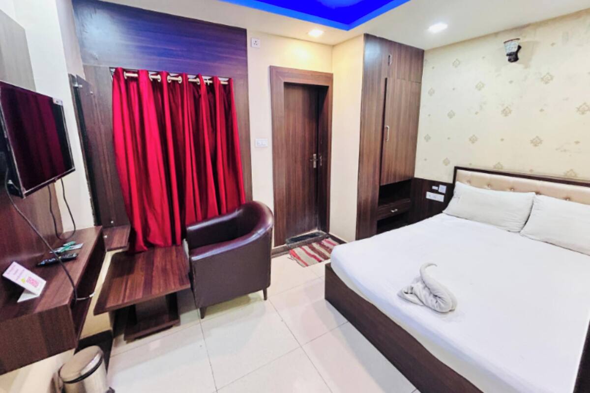 Deluxe Double Room, City View | Desk, WiFi (free)