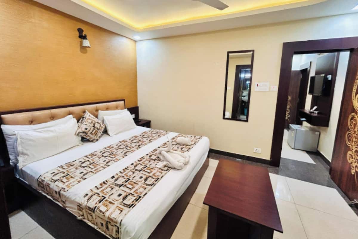 Superior Double Room, City View | Desk, WiFi (free)