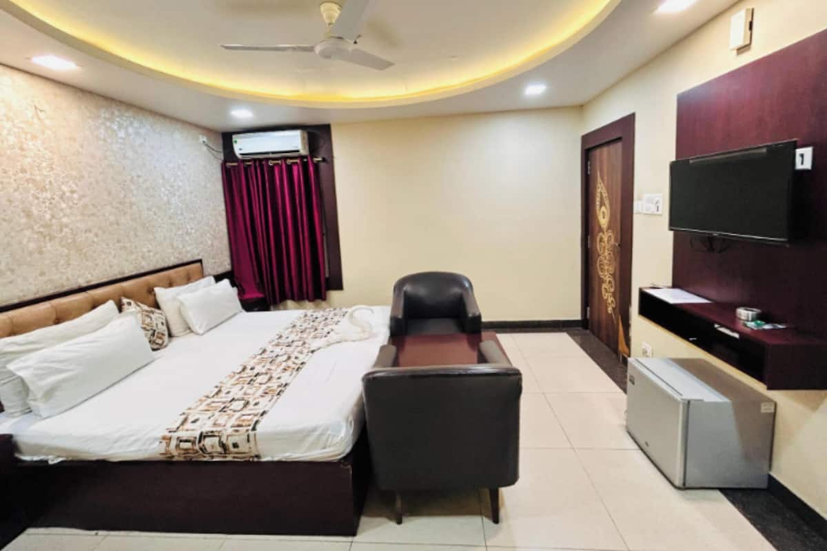 Signature Double Room, City View | Desk, WiFi (free)