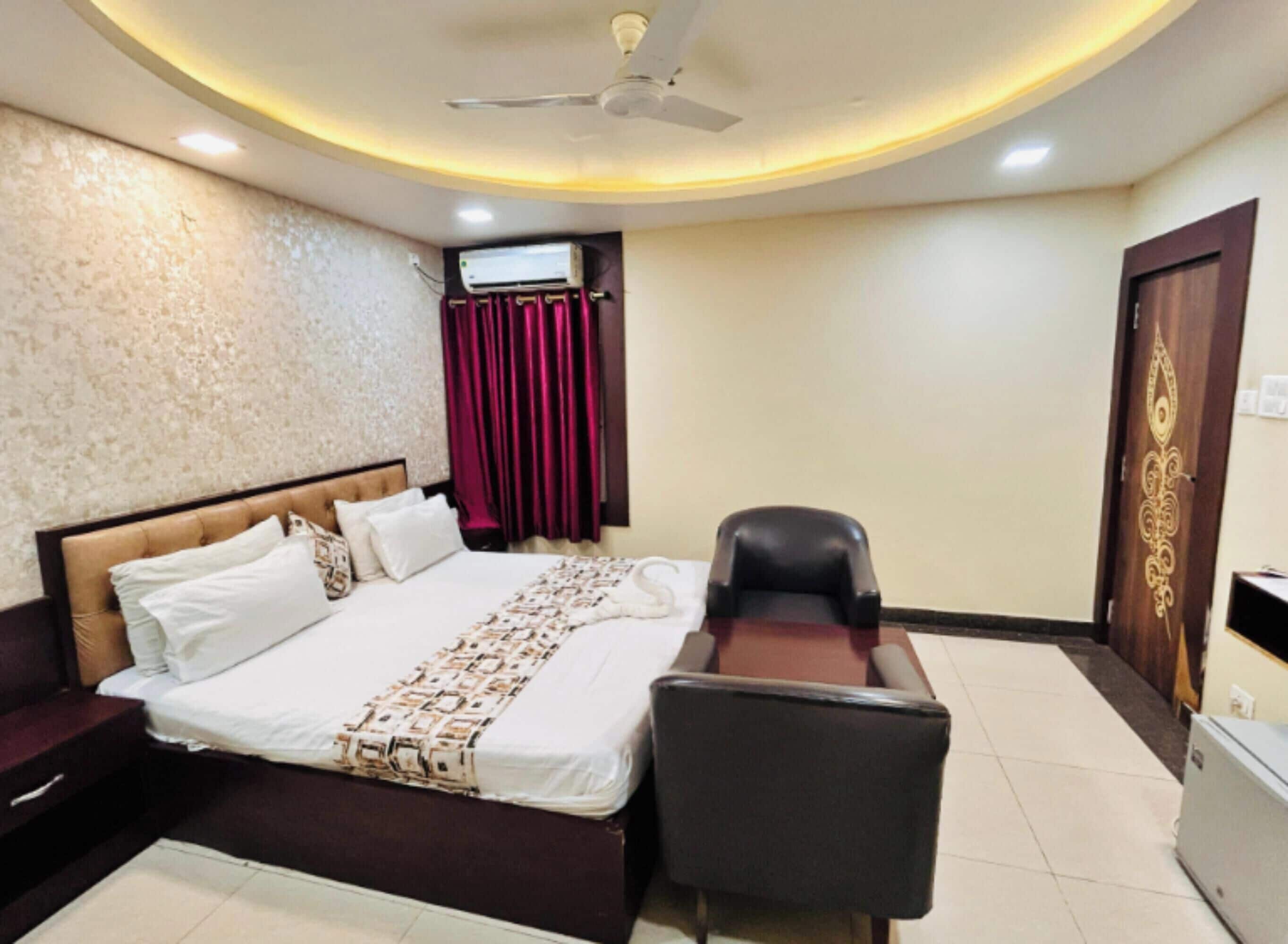 Signature Double Room, City View | Desk, WiFi (free)