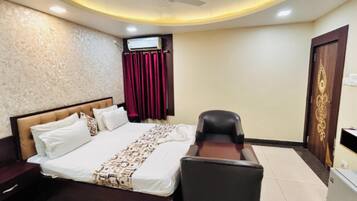 Signature Double Room, City View | Desk, free WiFi