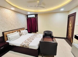 Signature Double Room, City View | Desk, WiFi (free) - Siwan The Metropol (Siwan)