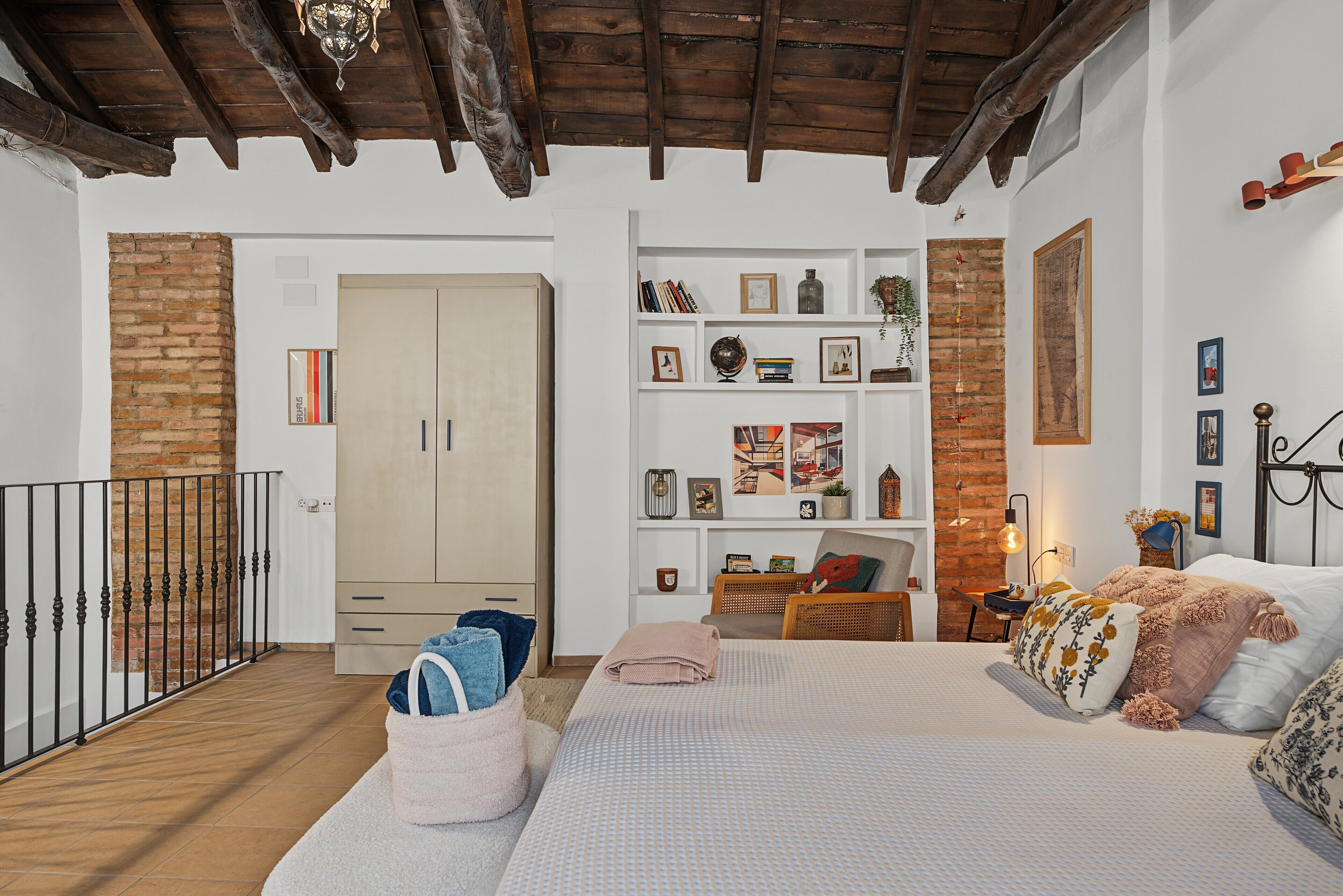 2 slaapkamers, een strijkplank/strijkijzer, wifi, beddengoed