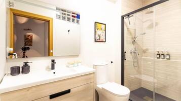 Shower, hair dryer, towels