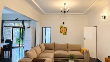 House, 3 Bedrooms, Accessible, Smoking | Living room