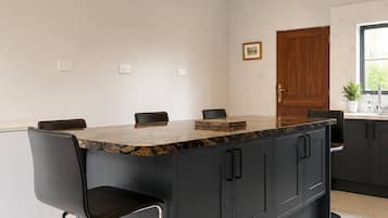 House, 3 Bedrooms, Accessible, Smoking | Interior