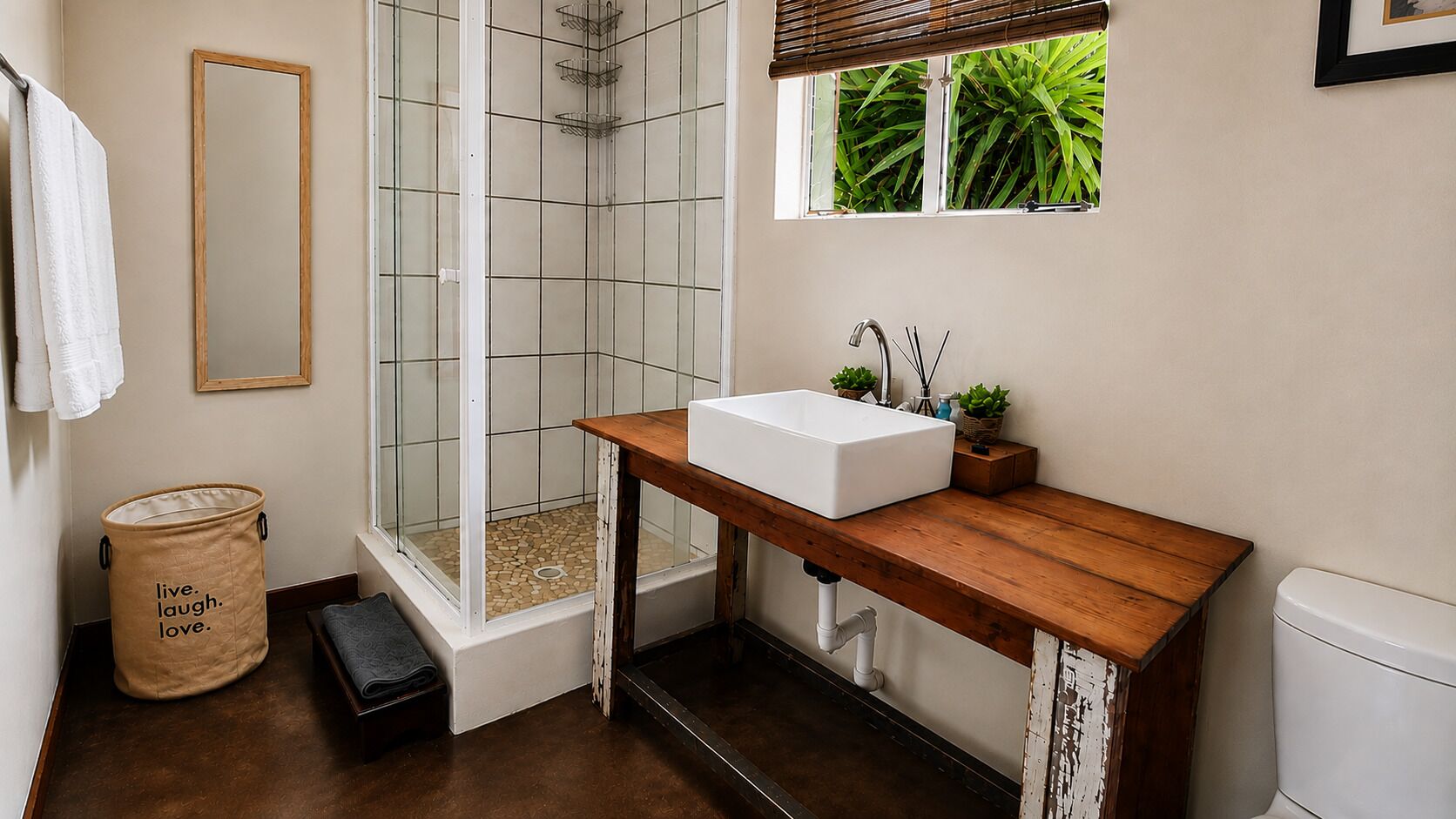 RAINBOW HOUSE | Bathroom | Soap, toilet paper