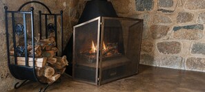 GOLDEN COTTAGE  | Living area | Fireplace