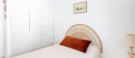 3 habitaciones, tabla de planchar con plancha y wifi