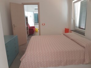 Iron/ironing board, WiFi, bed sheets - Casa nel cuore di Lacco Ameno: a piedi alle terme Negombo, mare e ristoranti (Lacco Ameno)