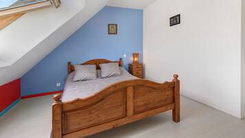 3 chambres, fer et planche à repasser, Wi-Fi, draps fournis
