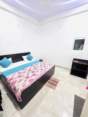 Room - Room-charming Guest Room Retreat in Vrin (Mathura)