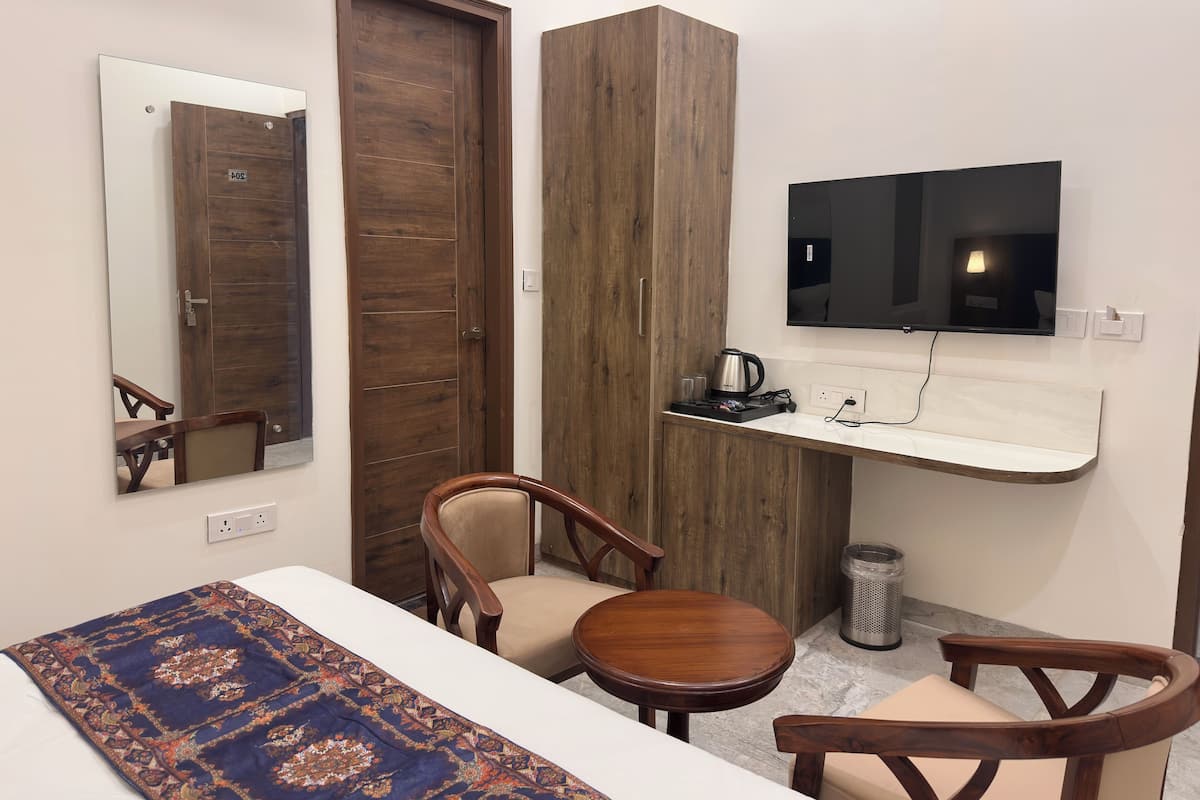 Super Deluxe Room with City View | Desk, laptop workspace, WiFi (free)