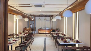 Dining - Hotel Le Mirage (Zirakpur)