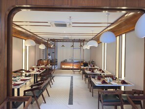 Dining - Hotel Le Mirage (Zirakpur)