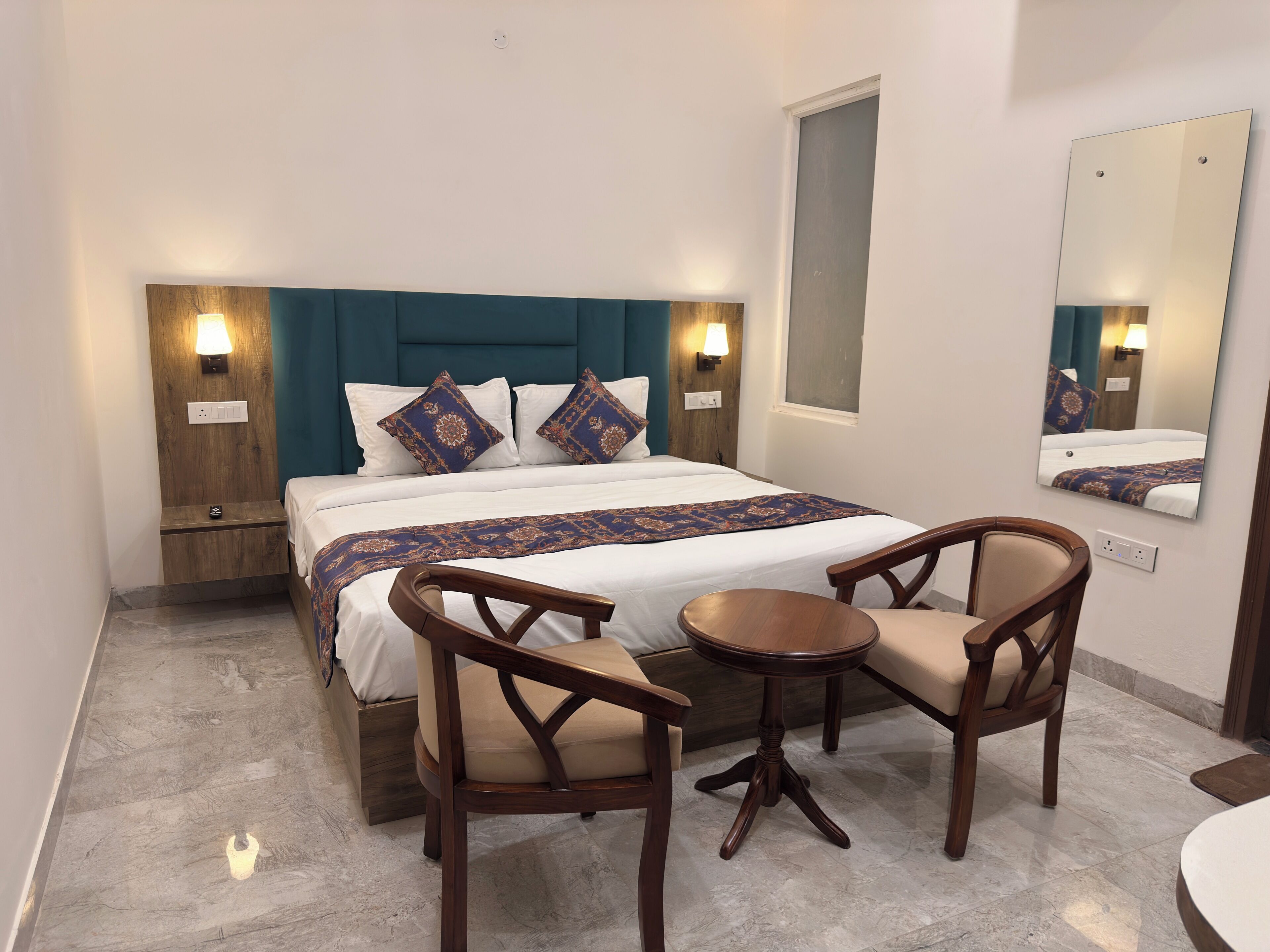 Deluxe Room with Work Desk | Desk, laptop workspace, WiFi (free)
