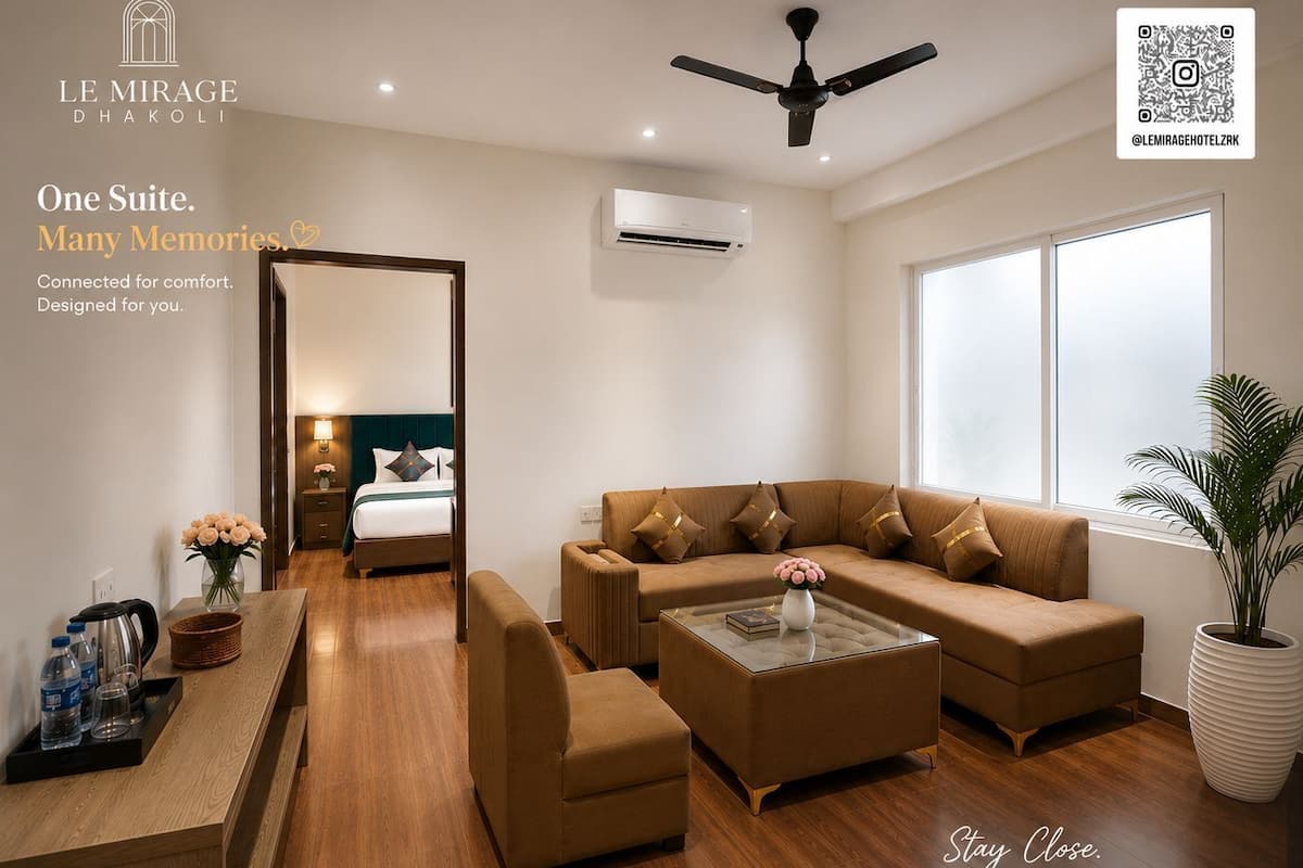 Chambre familiale, vue sur la ville | Bureau, espace de travail pour ordinateurs portables