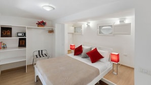 Room - Sorrentina Guest House – Quadruple Room with Balcony and Wi-Fi (Sorrento)