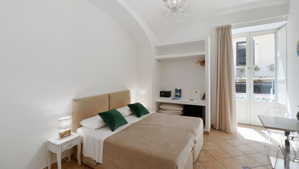 Room - Sorrentina Guest House – Junior Suite 1 with Balcony and Wi-Fi (Sorrento)